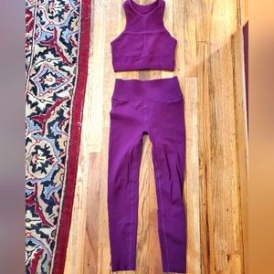 Fabletics Set Sculptknit leggings and top mesh detailing, Dark Plum, size Large